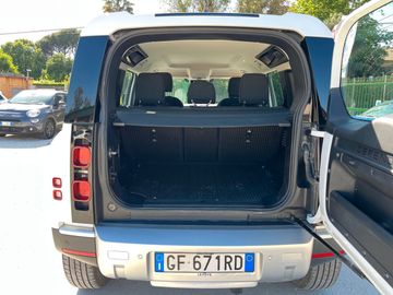 Land-Rover Defender - 9