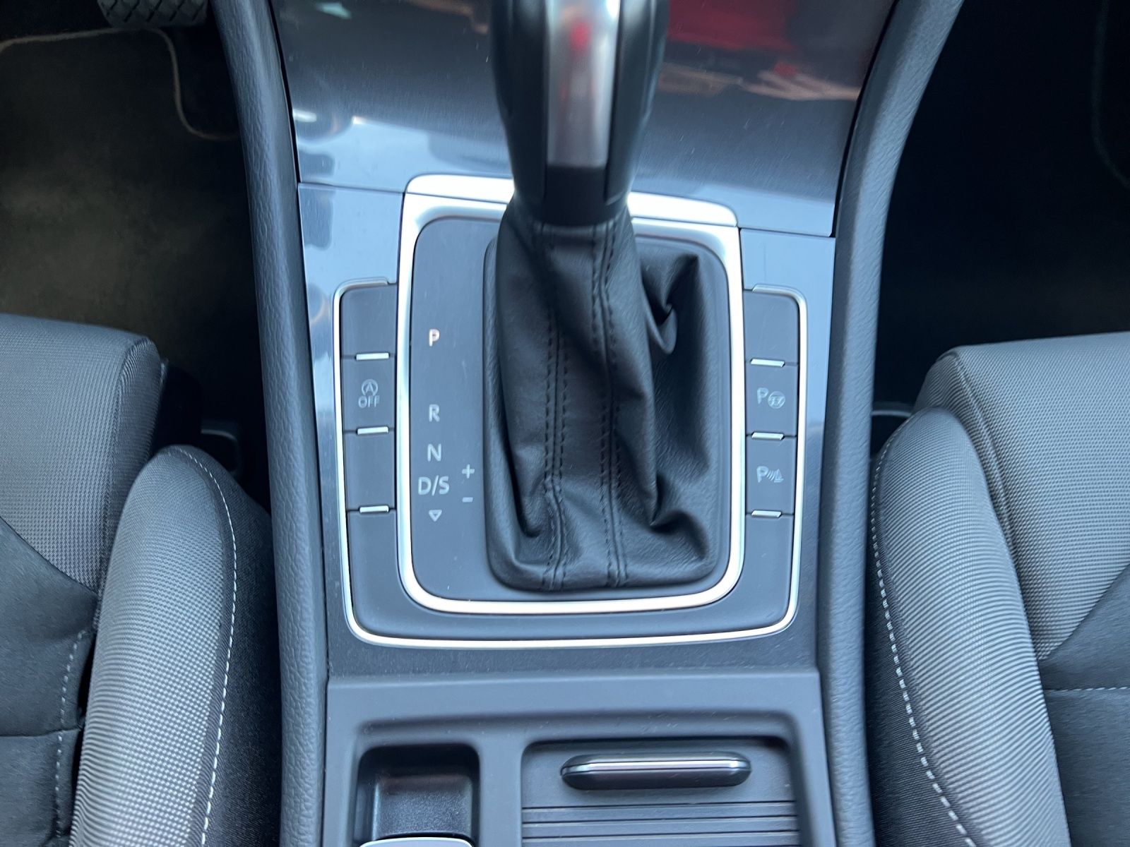 Fahrzeugabbildung Volkswagen Golf VII Variant TDI R-Line  DSG Navi ACC RFK SH