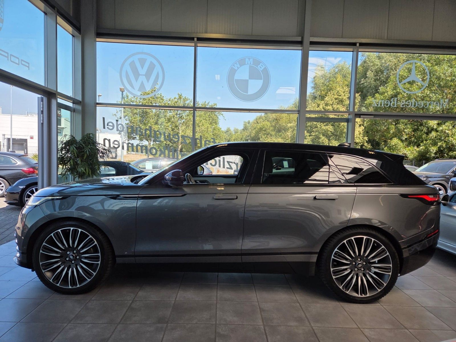 Fahrzeugabbildung Land Rover Range Rover Velar First Edition