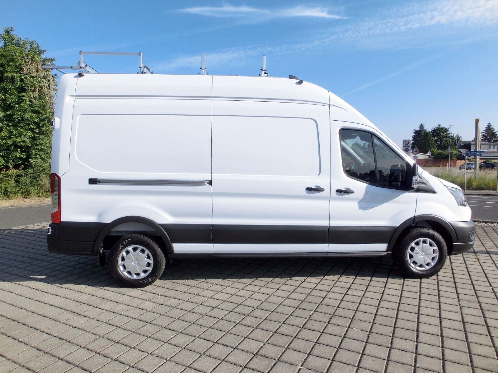 Fahrzeugabbildung Ford Transit Kasten 350 L3 Glastransporter