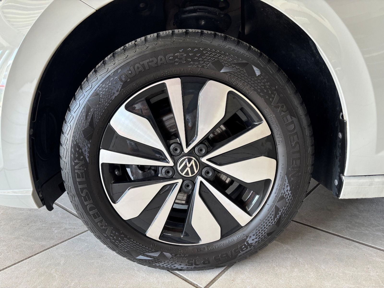 Fahrzeugabbildung Volkswagen Polo 1.0 TSI Move DSG +LED +ALLWETTER