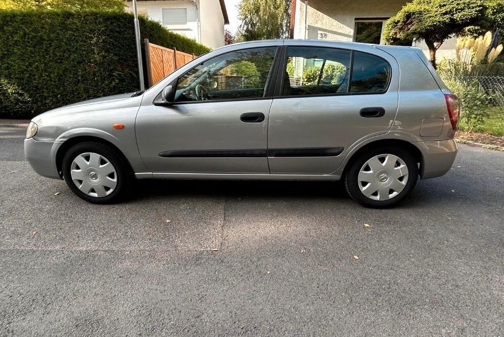 Nissan Almera