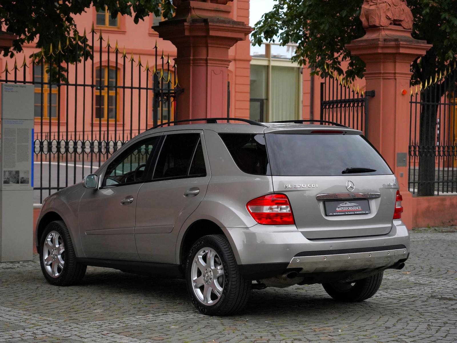 Mercedes-Benz ML 320 CDI 4Matic*Carplay~AHK~S-Dach~Luft~Xenon*
