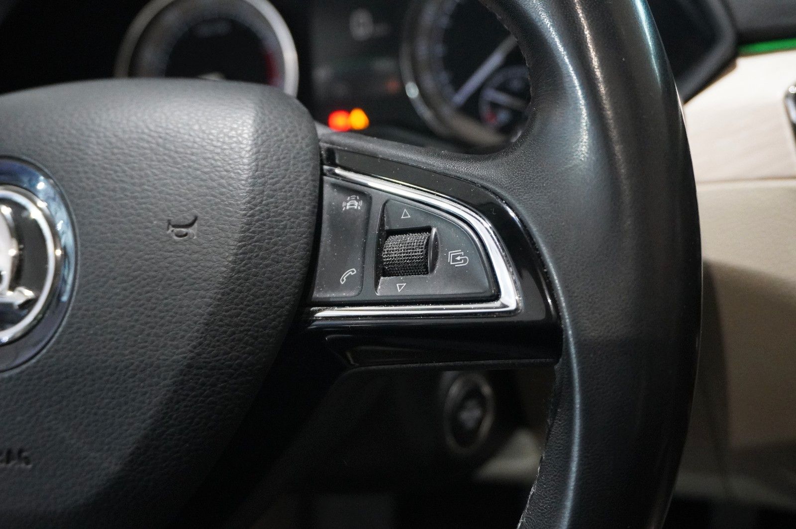 Fahrzeugabbildung SKODA Superb Lim. 2.0 TSI L&K 4X4 DSG NAVI/KAMERA/AHK