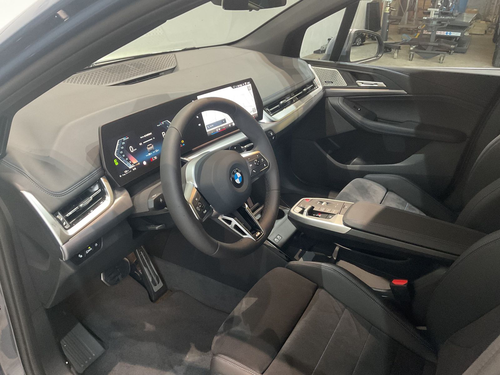 Fahrzeugabbildung BMW 220i Komfortzugang, Driving Assistant Plus, AHK