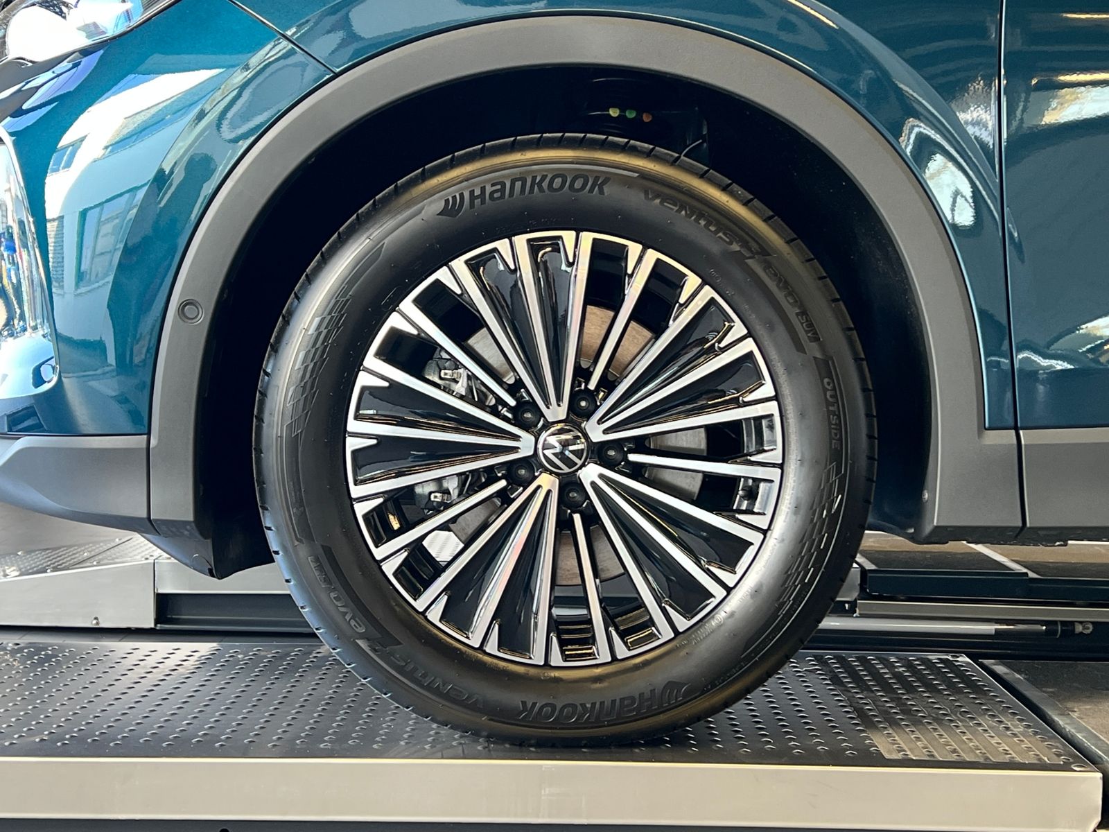 Fahrzeugabbildung Volkswagen Tiguan Life 2.0 TDI DSG *AHK, LED, Kamera, 18''-