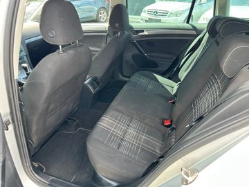 Volkswagen Golf - 10