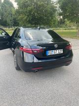 Alfa Romeo Giulia 2.2 Diesel 16V 140kW AT8 Super Super - Alfa Romeo Giulia: Privatanbieter