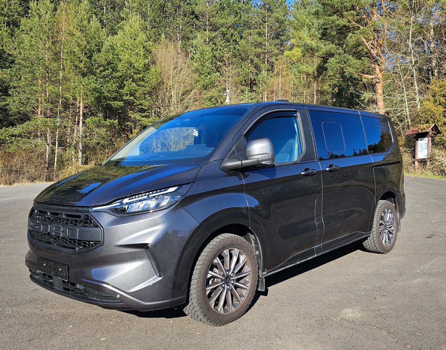 Ford Tourneo Custom L1 Titanium AT 4x4, Höherlegung