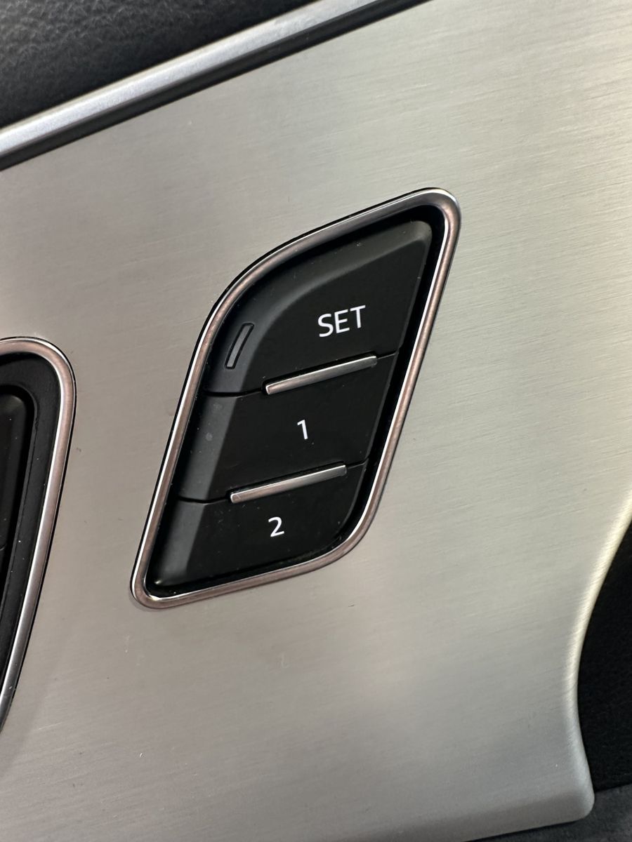 Fahrzeugabbildung Audi Q7 50 TDI S-Line Black 7Sitzer NAV+MATRIX+AHK+VC