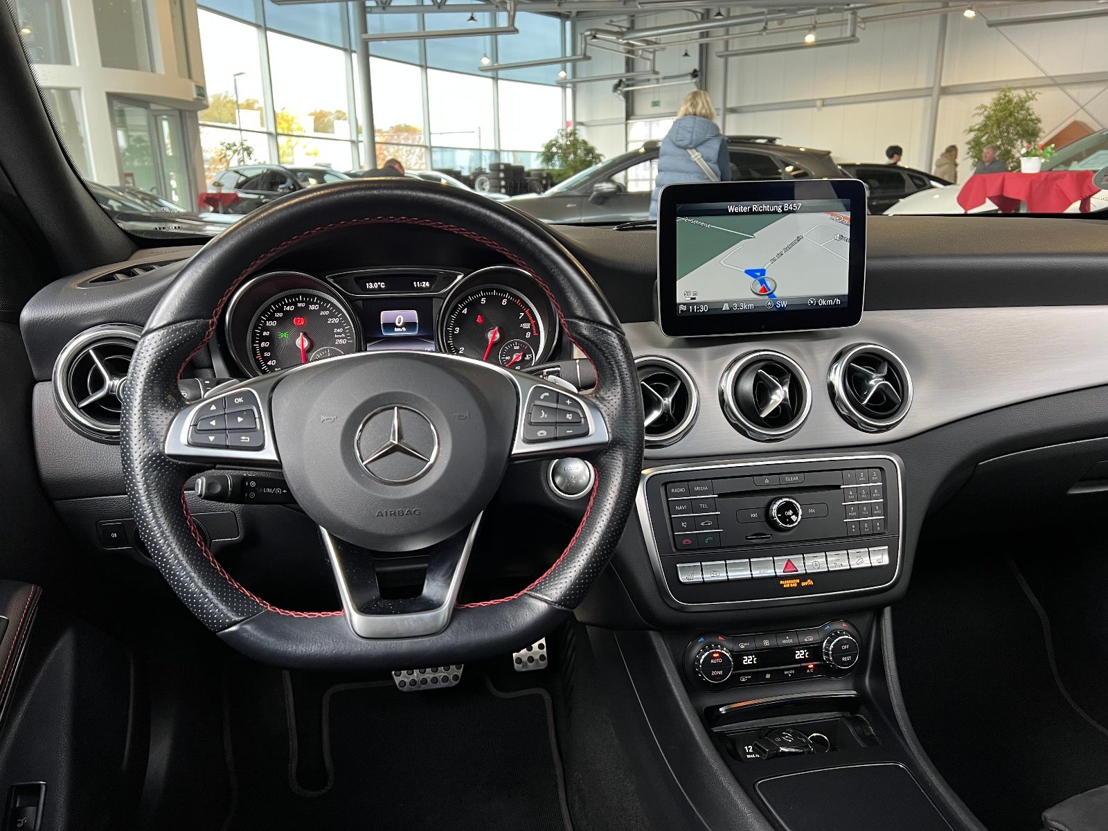 Fahrzeugabbildung Mercedes-Benz GLA 250 4Matic AMG Line PANO LED NAV ALU