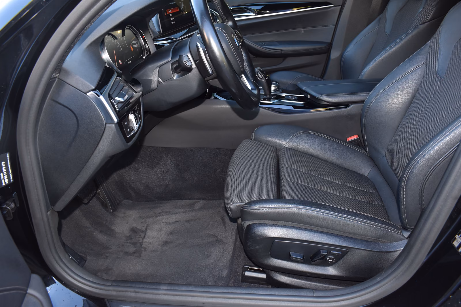 BMW 520i Touring Head-Up HiFi LED WLAN RFK Shz PDC