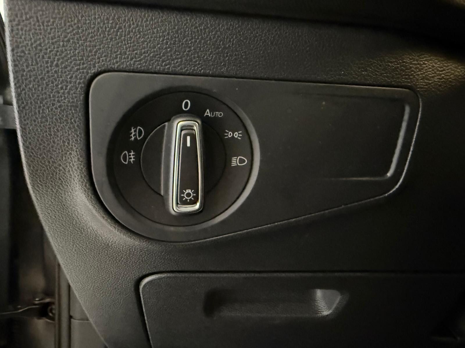 Fahrzeugabbildung Volkswagen Tiguan Allspace IQ.DRIVE/1. Hand / Navi /Digital