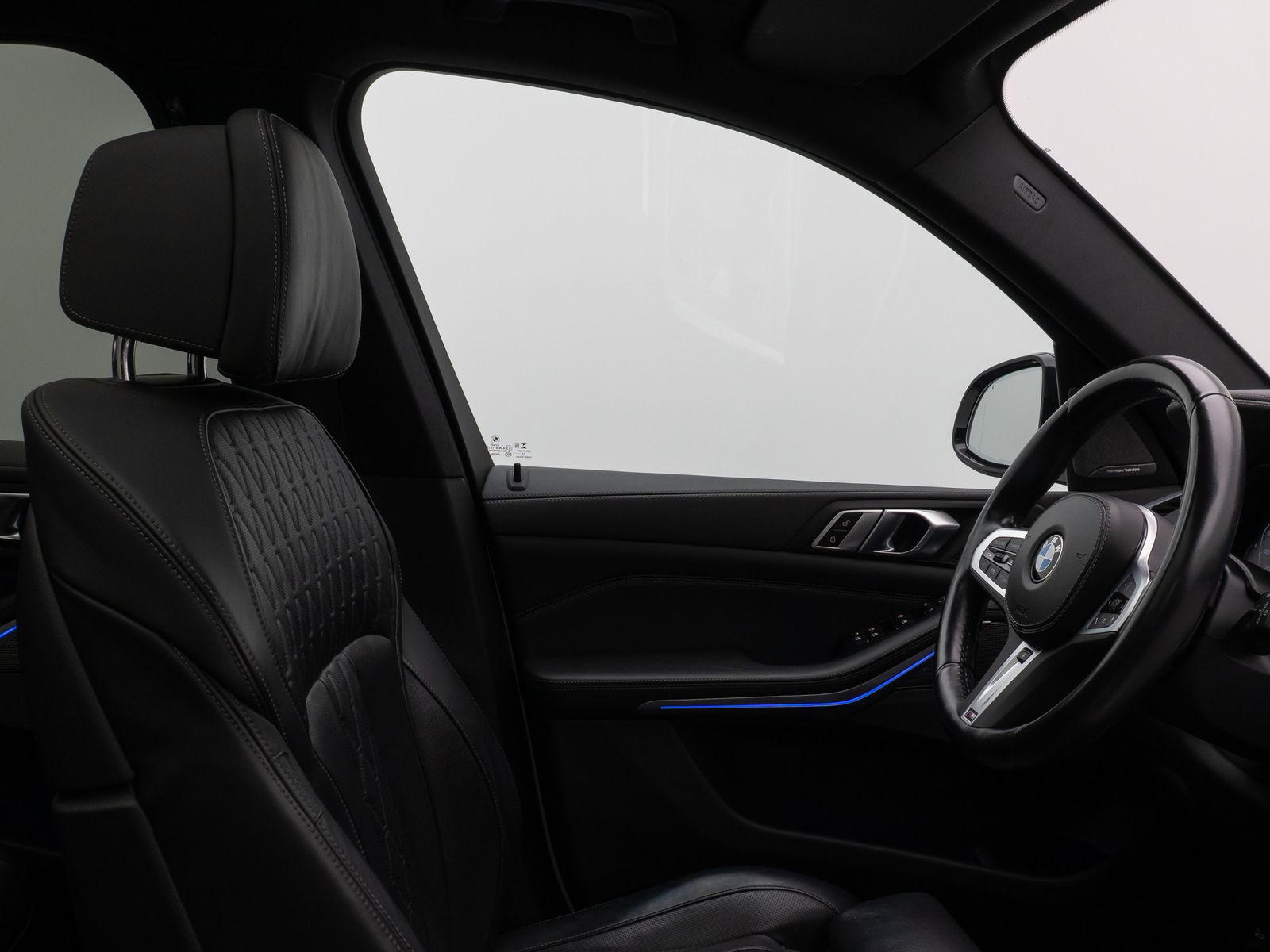 Fahrzeugabbildung BMW X5 M50i Panorama 360° HUD DAB H/K AHK Individual