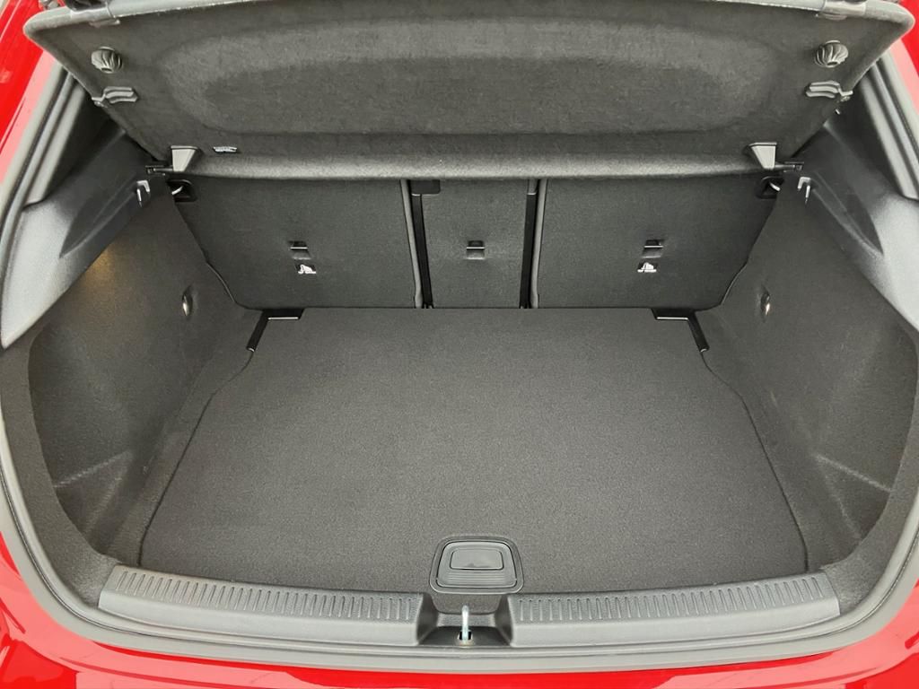 Fahrzeugabbildung Mercedes-Benz A 180 AMG*NIGHT*DISTR*KAM*NAVI*MULTIB*19Zoll