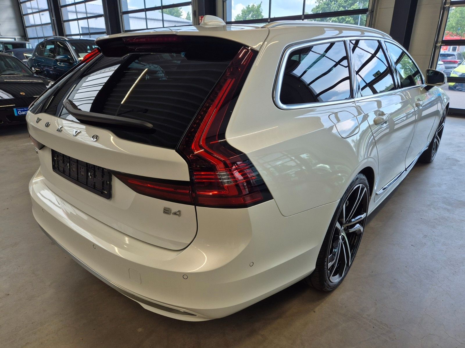 Volvo V90 2.0 d ULTIMATE BRIGHT LEDER PANO STANDHZ AHK foto 8