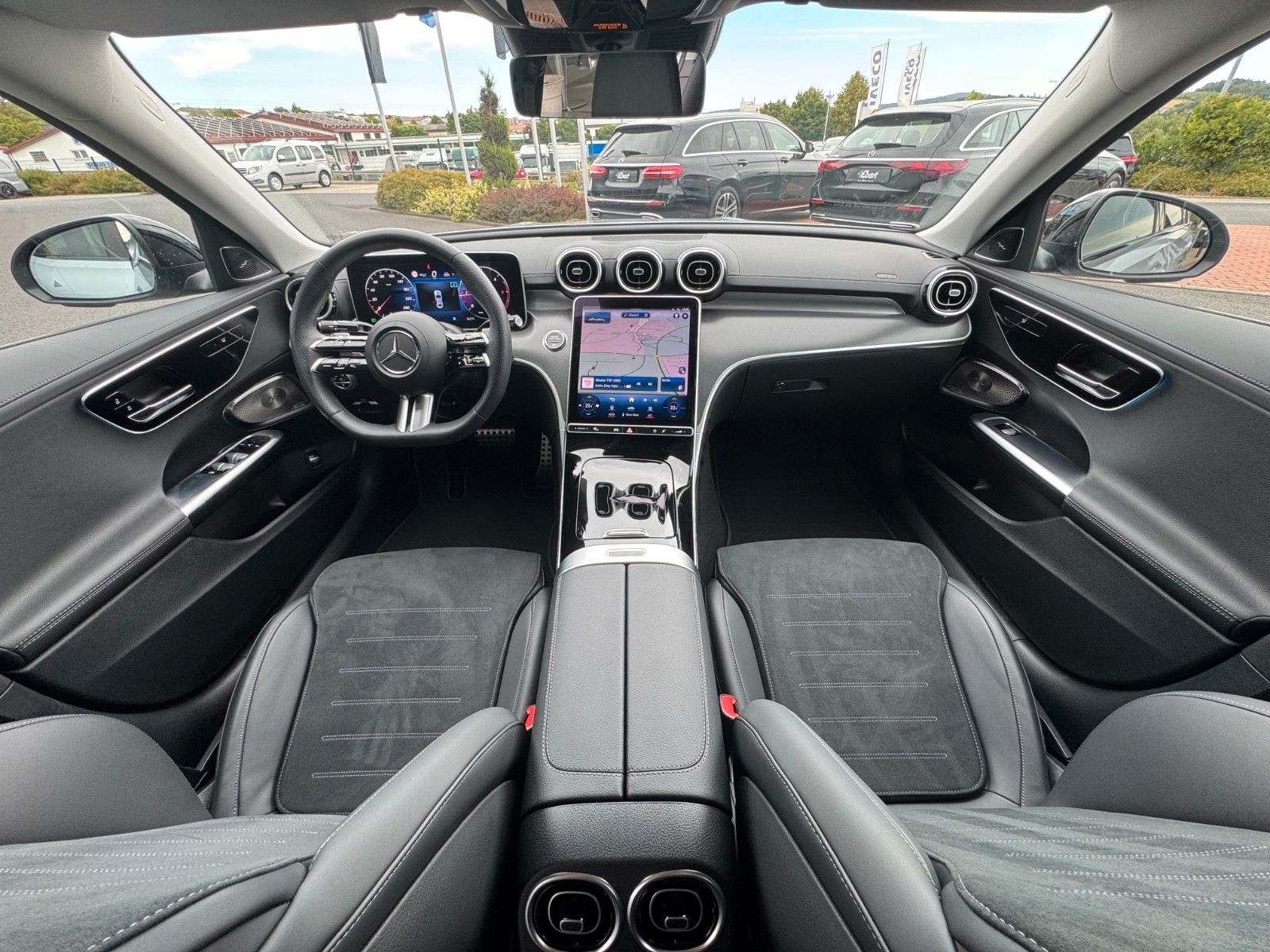 Fahrzeugabbildung Mercedes-Benz C 220 d AMG Distr+Burm+S-Dach+Ambiente