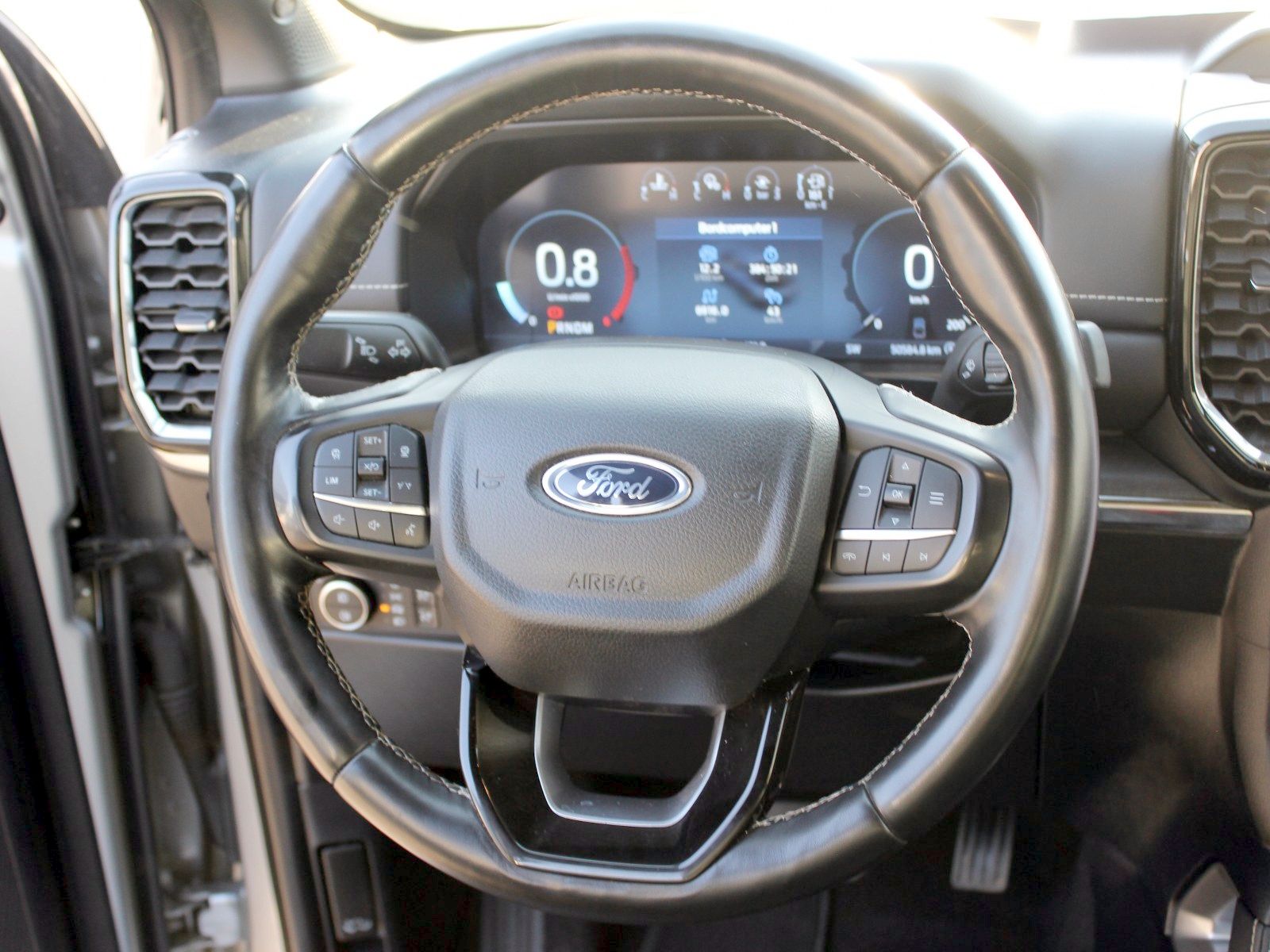 Fahrzeugabbildung Ford Ranger Platinum e-4WD Doppelkabine