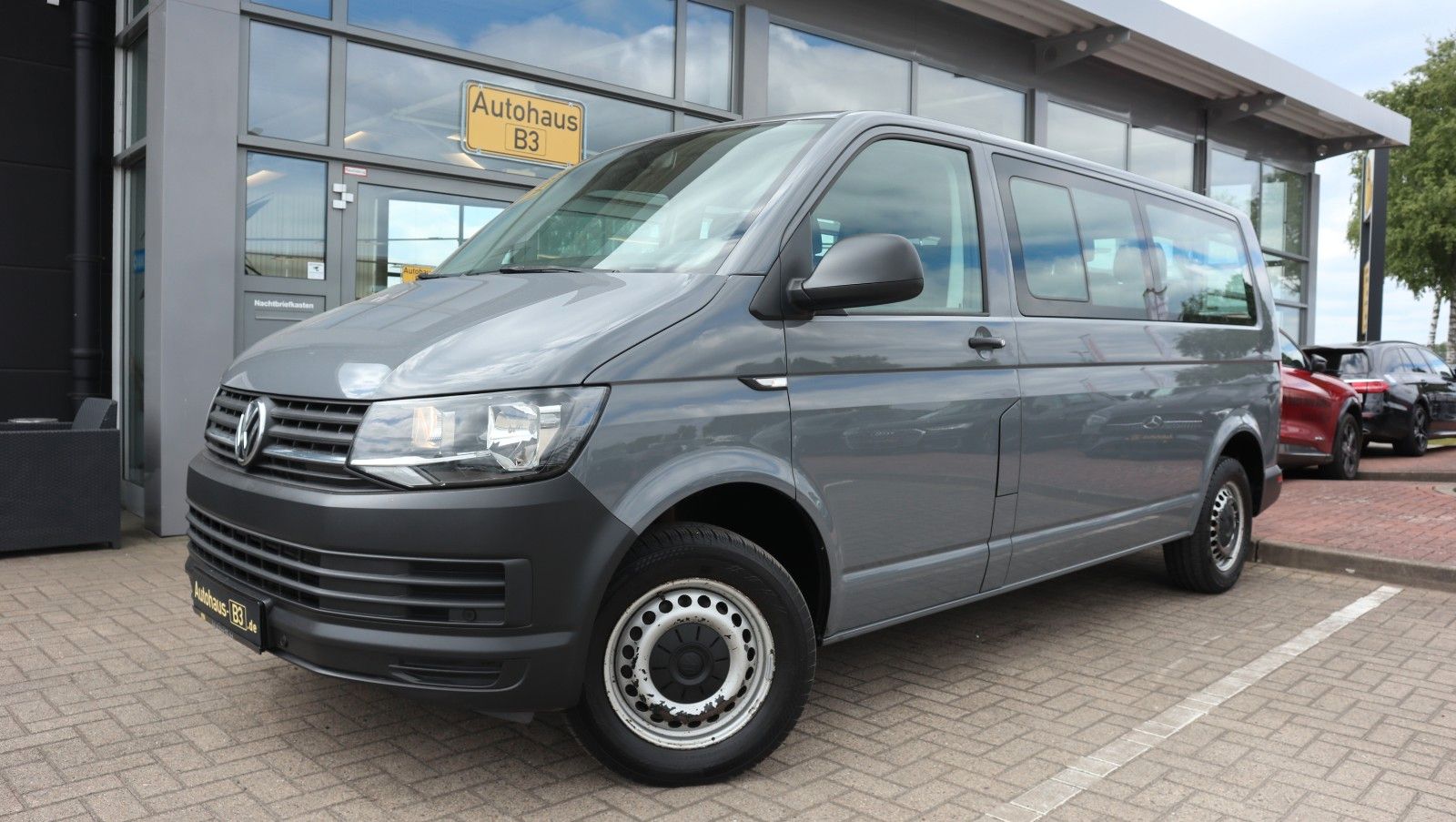 Gebrauchtwagen Volkswagen T6 T6 Transp. Kasten-Kombi lang 9-Sitzer PDC Navi in Bergen