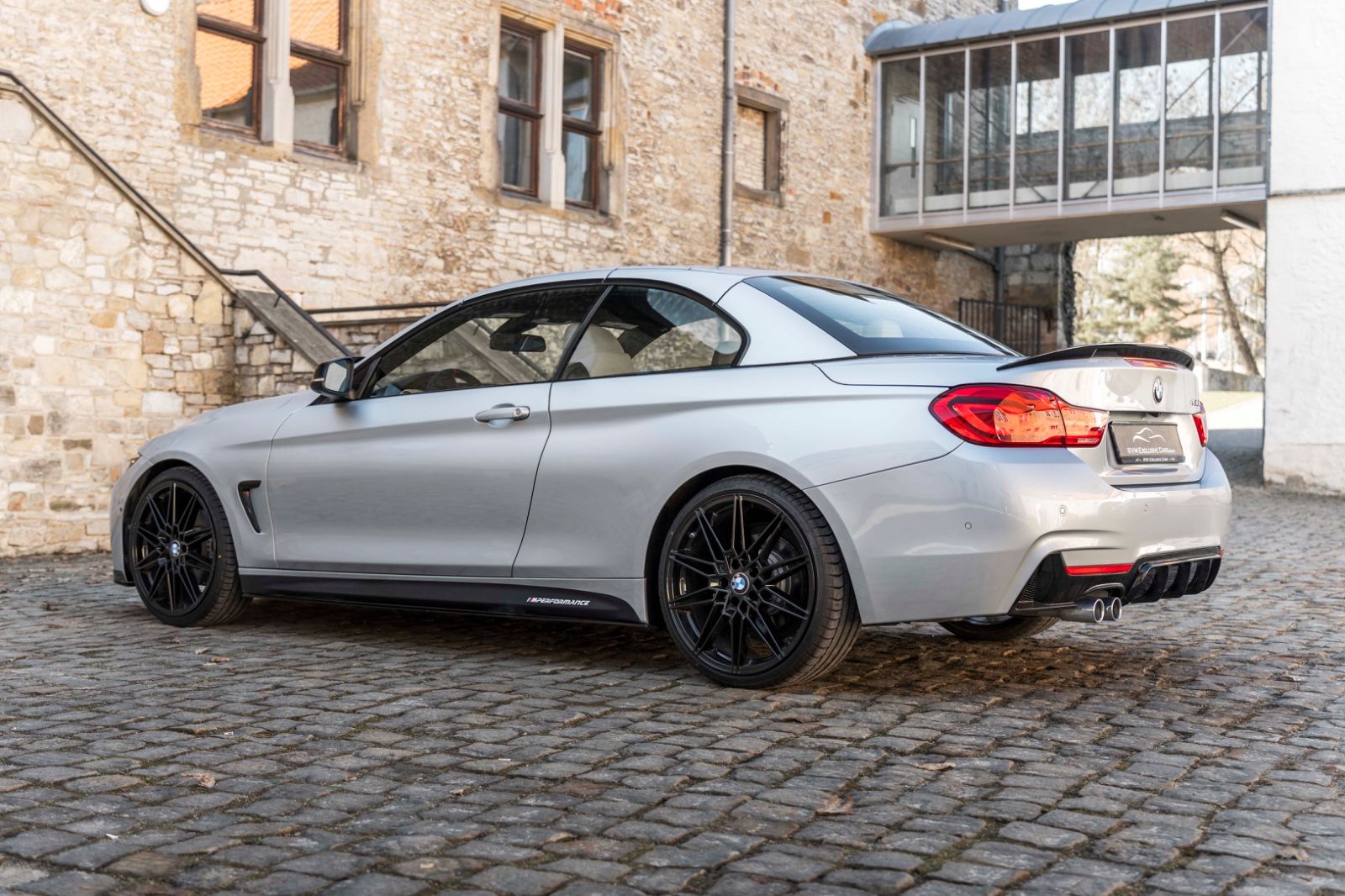 Fahrzeugabbildung BMW 430I Cabrio M-PERFORMANCE HUD H&K KAM CARPLAY