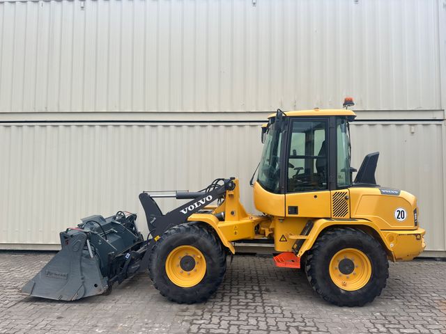 Volvo L30G / 2021 BJ / 1.709 Bh /Schaufel + Gabel /ABE