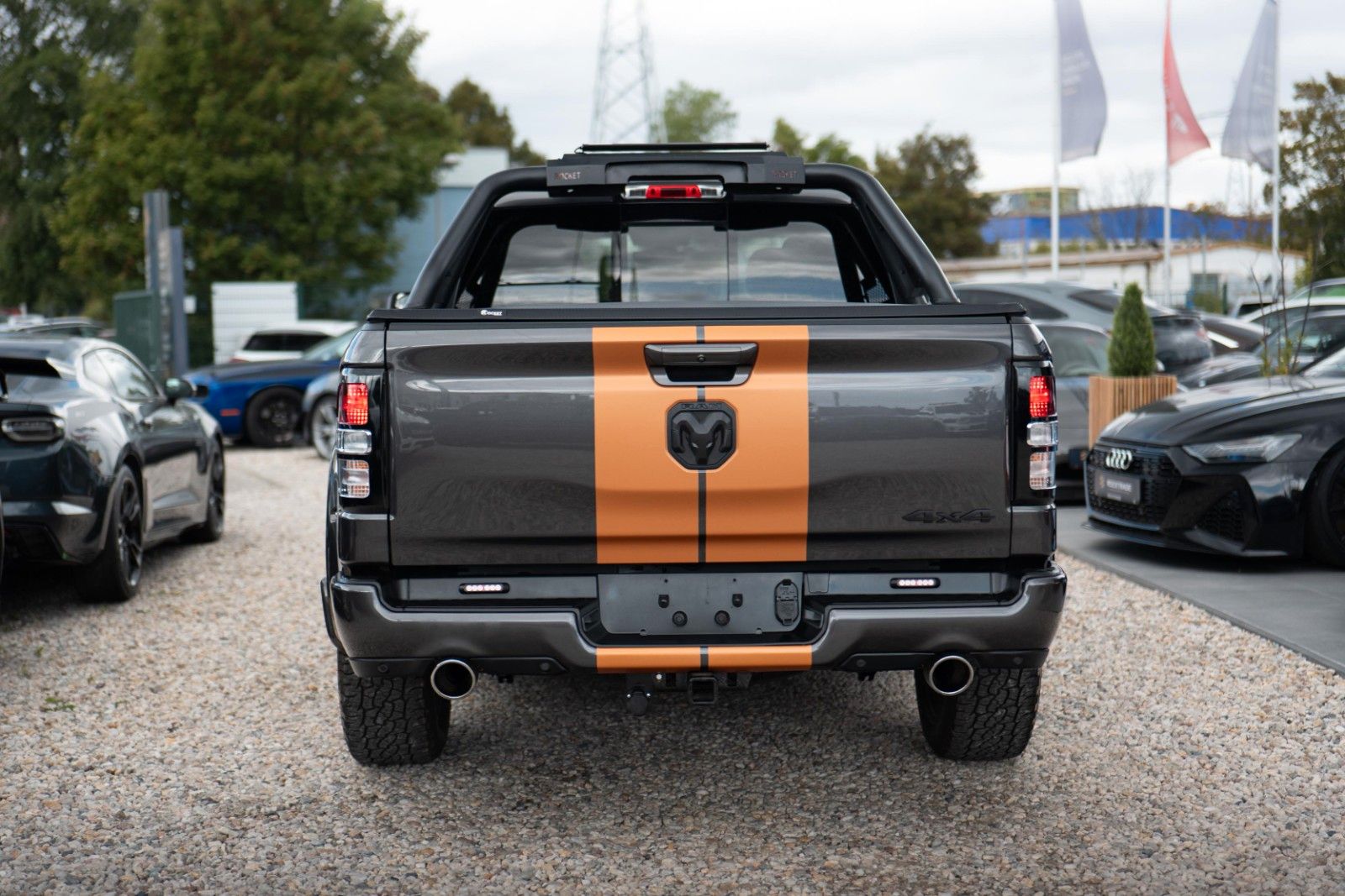 Fahrzeugabbildung Dodge RAM 5.7 V8 HEMI 4x4 OFFROAD Night Limited 19%