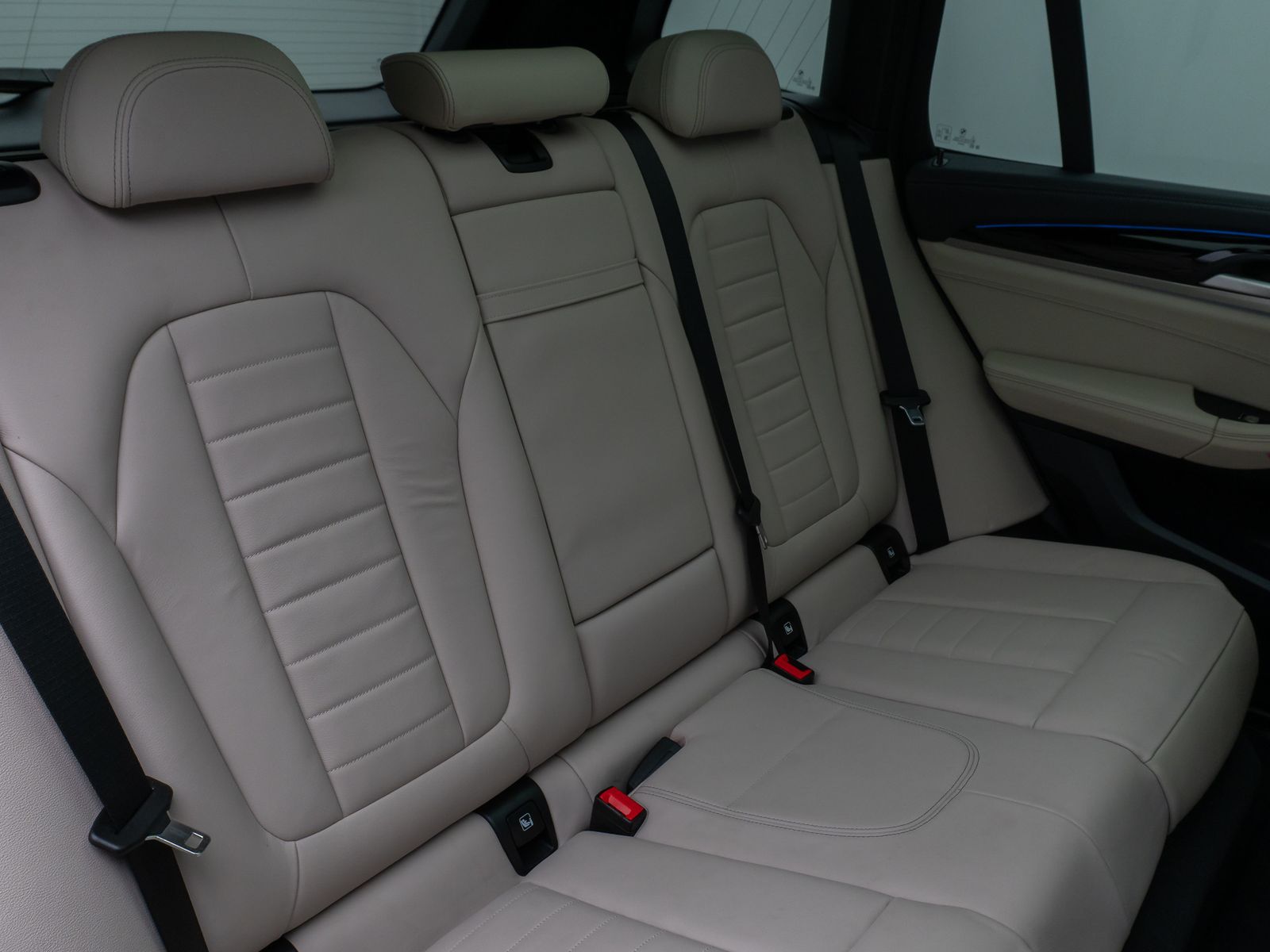 Fahrzeugabbildung BMW iX3 Impressive M Sport Panorama Laser HUD H/K