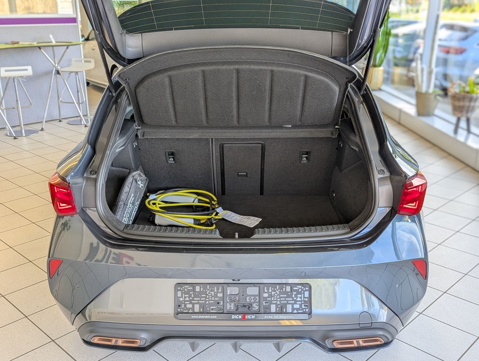 Fahrzeugabbildung CUPRA Leon 1.5 e-Hybrid Matrix Edge-Intelligent-Paket