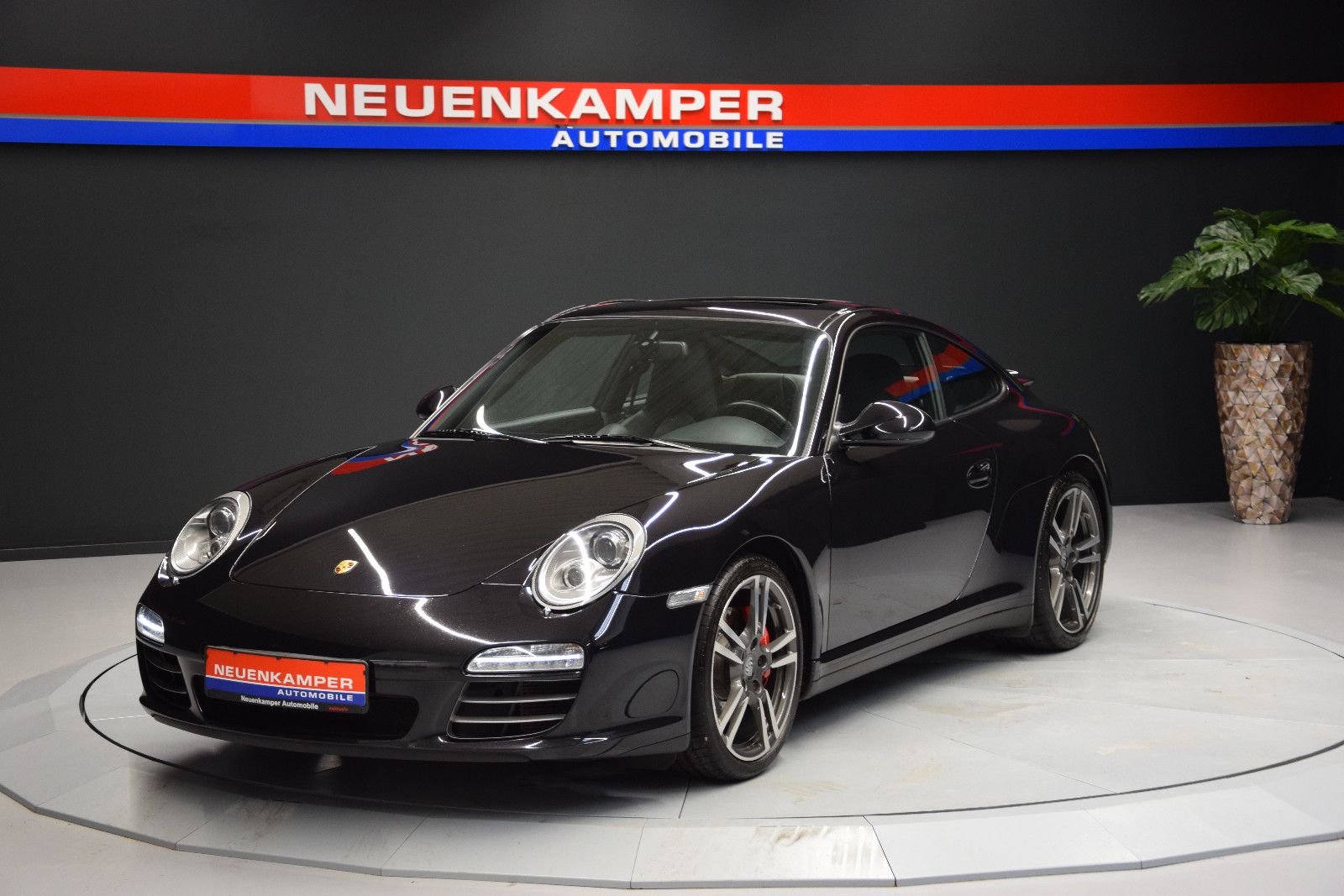 Fahrzeugabbildung Porsche 911 Carrera 4 S Coupe Leder Navi PDC SSD 19 ``