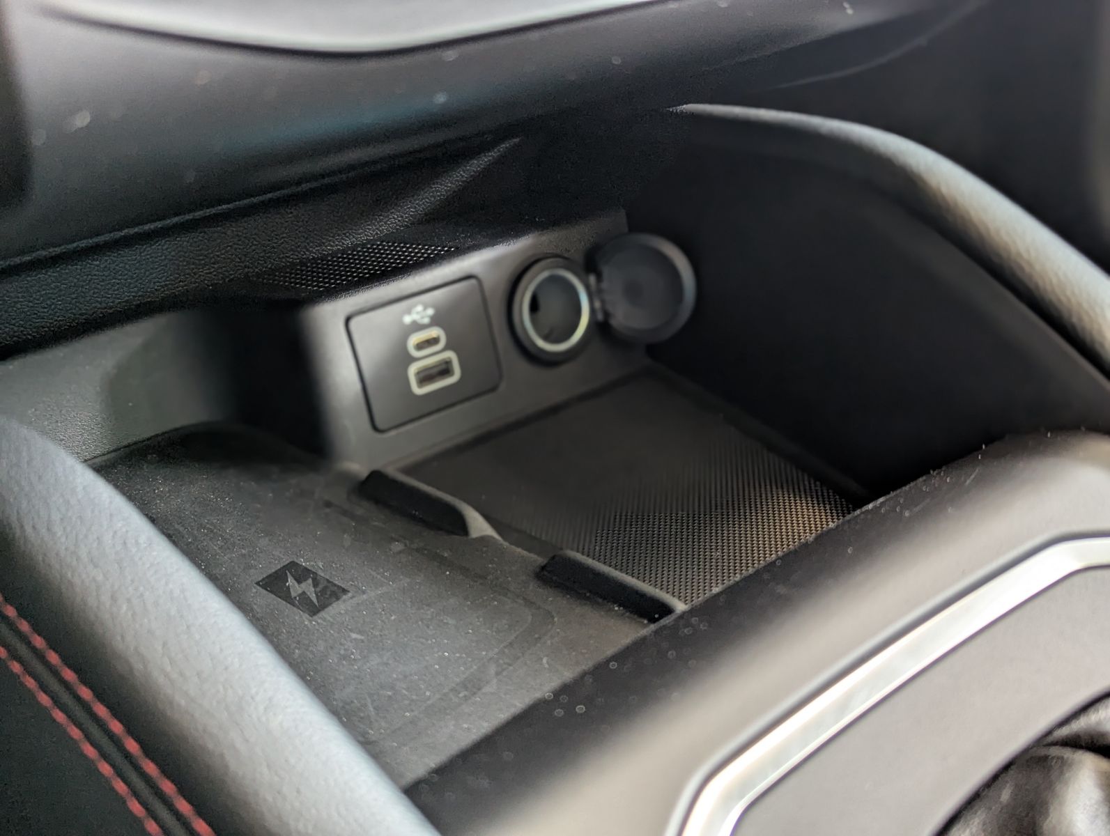 Fahrzeugabbildung Ford Focus 1.0 ST-Line X Styling Matrix B&amp;O Pano 18"