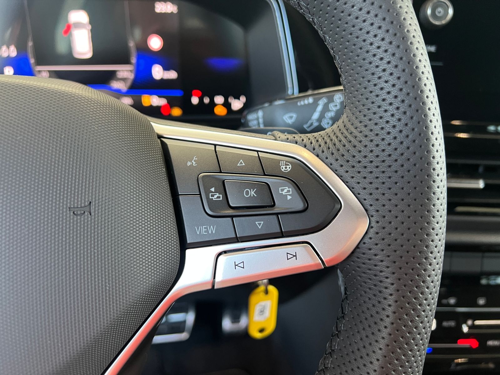 Fahrzeugabbildung Volkswagen T-Roc R-Line 1.5 TSI DSG *AHK, Navi, Black Style