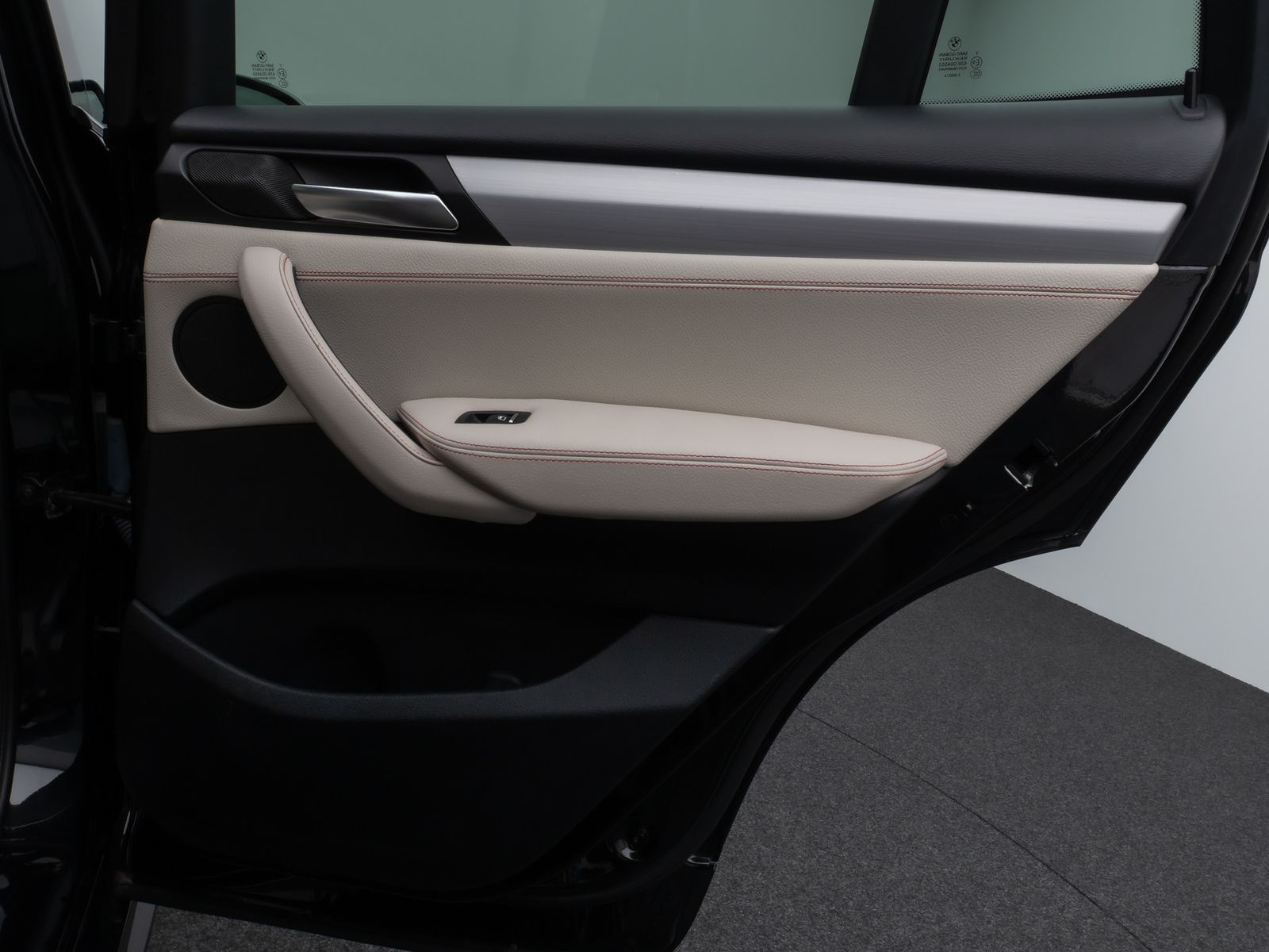 Fahrzeugabbildung BMW X3 xD35d M Sport Panorama Kamera HUD HiFi Komfor