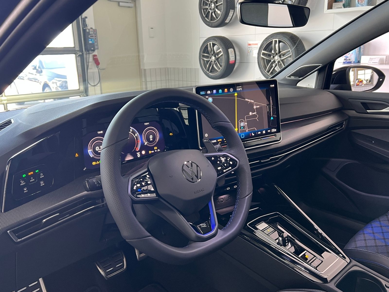 Fahrzeugabbildung Volkswagen Golf VIII R 2.0 TSI DSG 4MOTION *R-Performance P