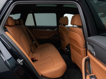 Fahrzeugabbildung BMW 540d xDr Tour M Sport Pano H/K Kamera 360° Air