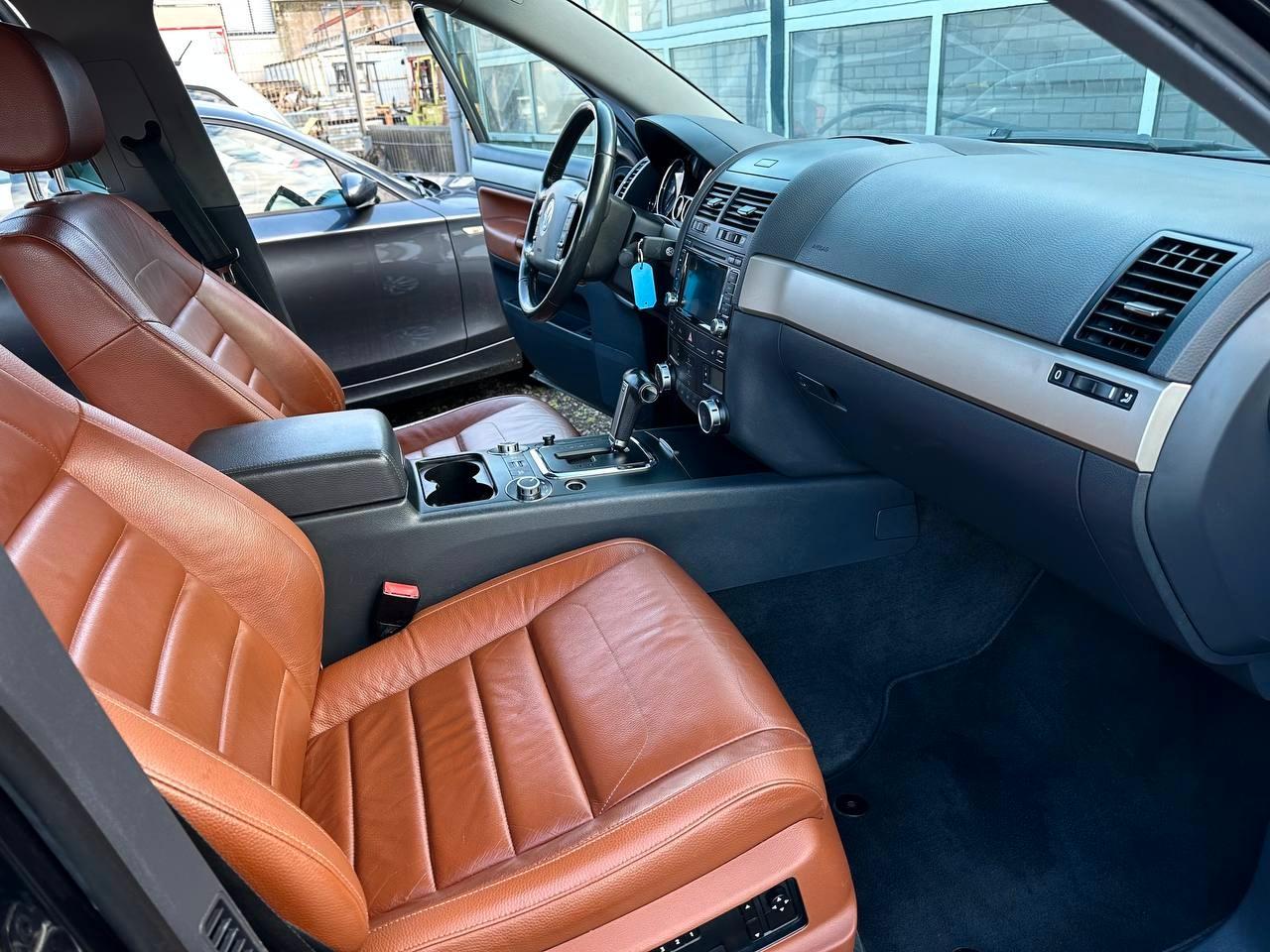 Volkswagen Touareg 2009 — photo 21