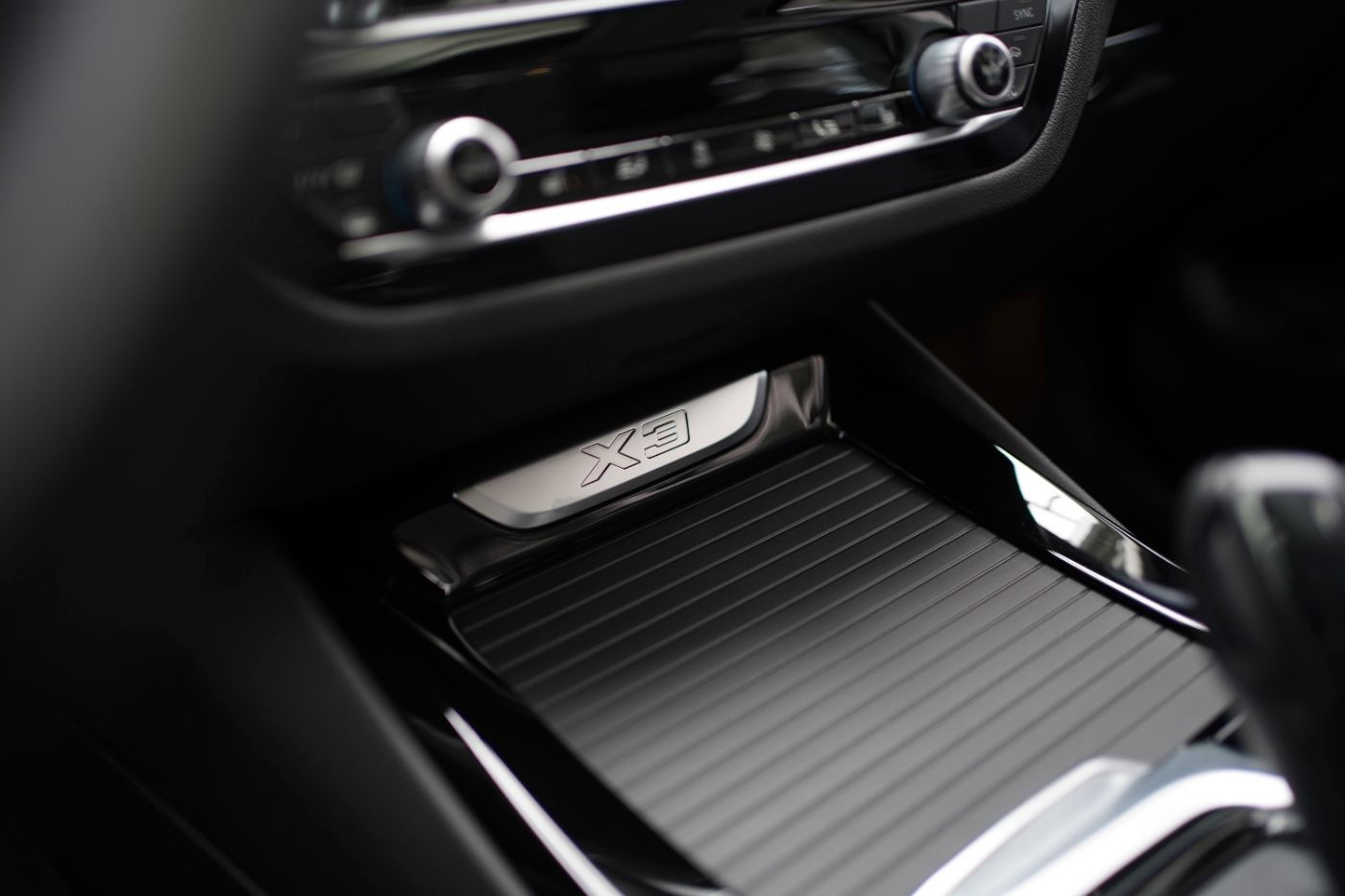 Fahrzeugabbildung BMW X3 xDrive 20d Advantage +Glasdach+HeadUp+HiFi+PD