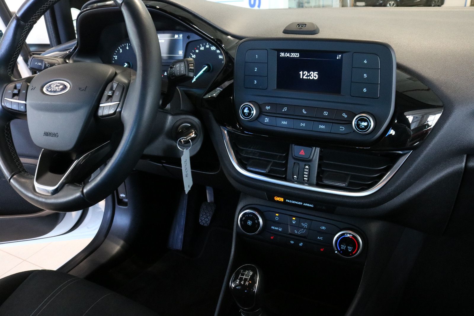 Fahrzeugabbildung Ford Fiesta Cool & Connect  Winterpaket/PDC/Klima