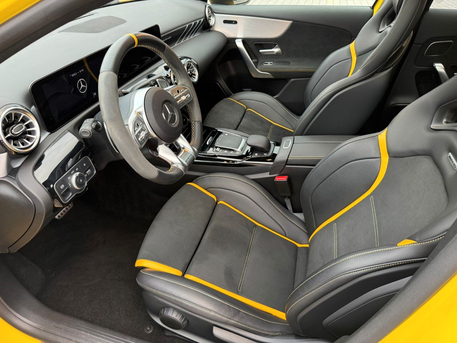 Fahrzeugabbildung Mercedes-Benz A 45 AMG Sonderausstattung: AMG Performance Sit