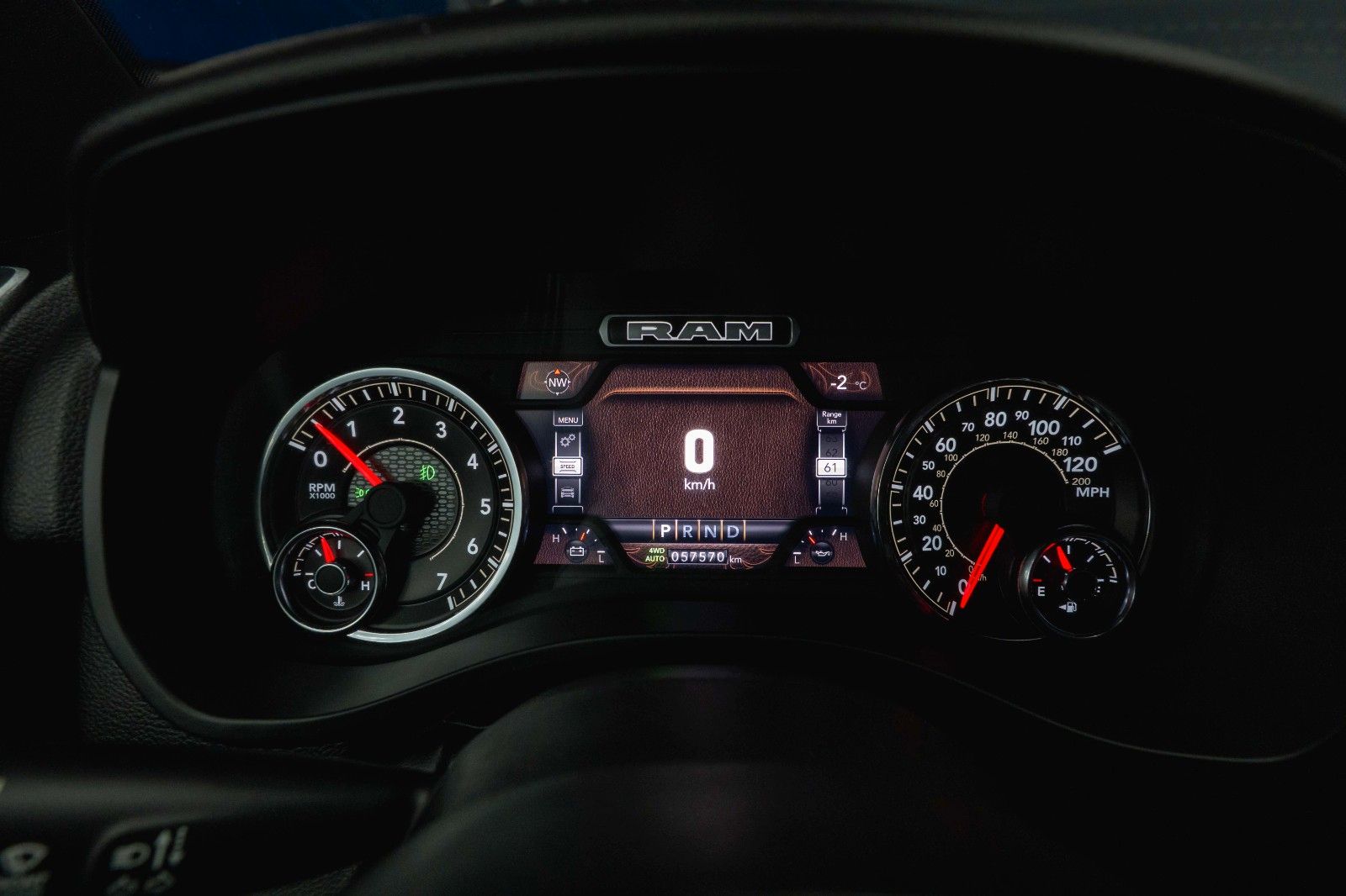 Fahrzeugabbildung Dodge RAM 5.7 V8 HEMI 4x4 BLACK EDITION Longbed 19%