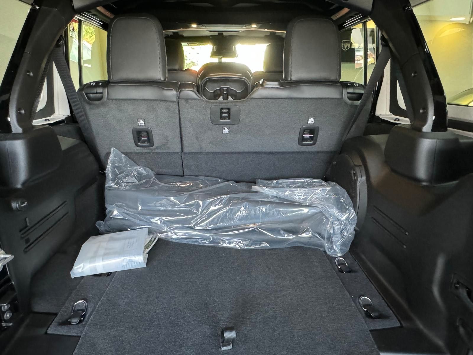Fahrzeugabbildung Jeep RUBICON X 3.6L-V6-CAM-35"-AHK-HT