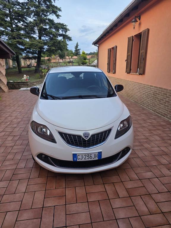 Lancia Ypsilon 10 FireFly 5 porte SS Hybrid Ec 2022