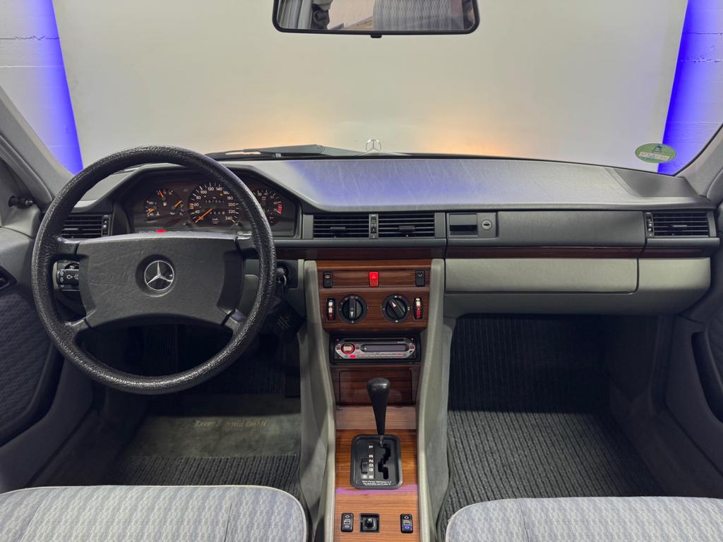 Mercedes-Benz 260