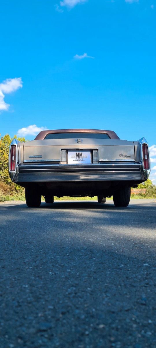 Fahrzeugabbildung Cadillac Fleetwood Brougham d' Elegance mit V8 Motor