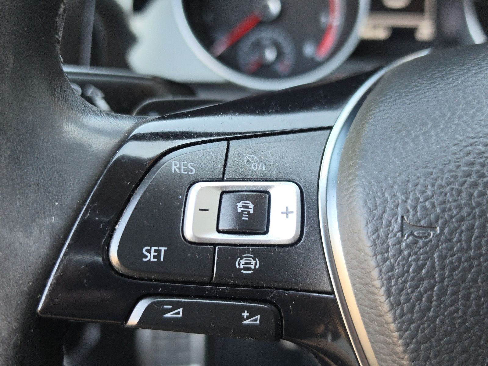 Fahrzeugabbildung Volkswagen Golf VII IQ.DRIVE Start-Stopp AUTOMATIK NAVI
