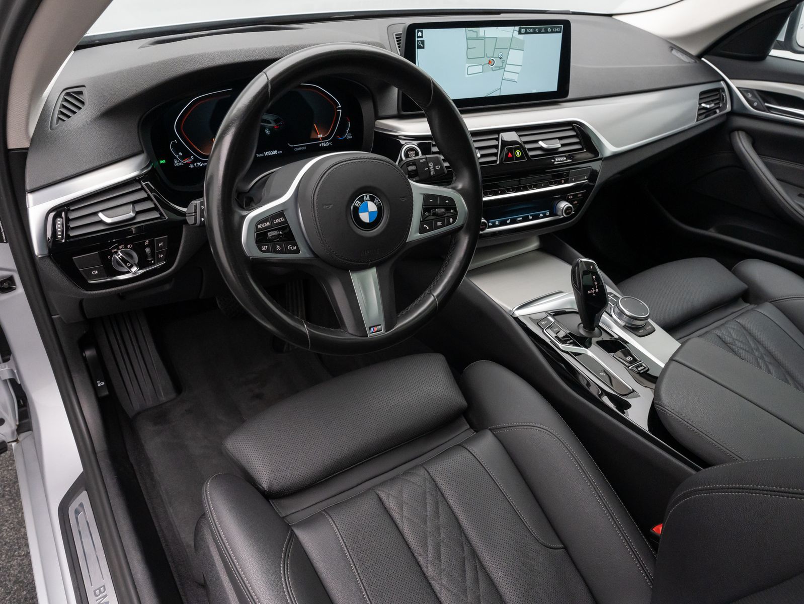 Fahrzeugabbildung BMW 530d Kamera DAB HiFi Panorama HUD Sport 19Zoll