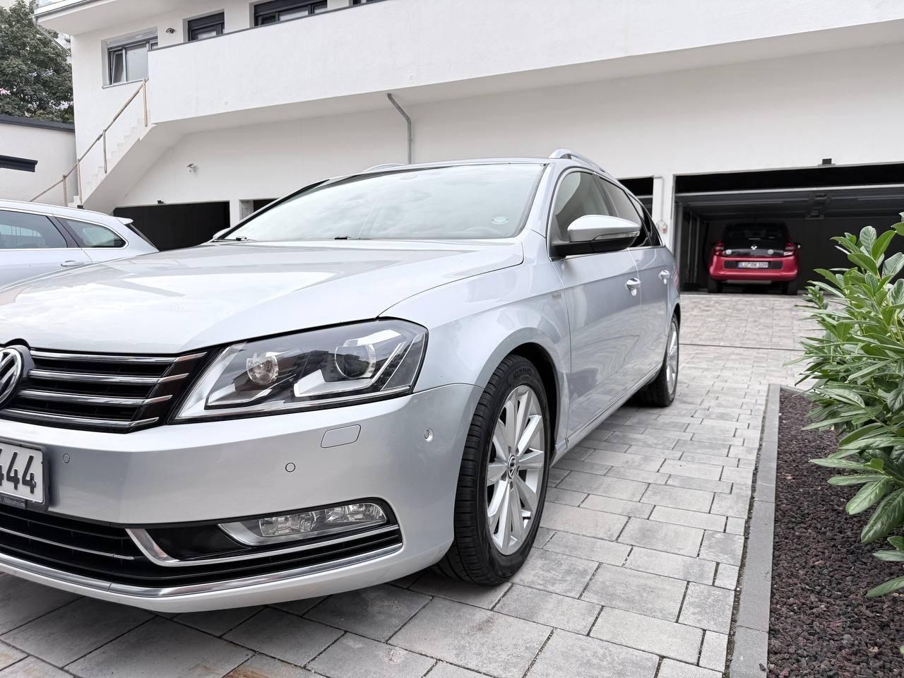 Volkswagen Passat 2012 — interior