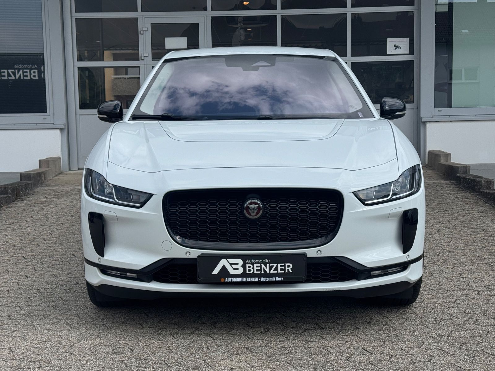 Fahrzeugabbildung Jaguar I-PACE 400 AWD/Black-Pack/CarPlay/MERIDIAN/89,6%