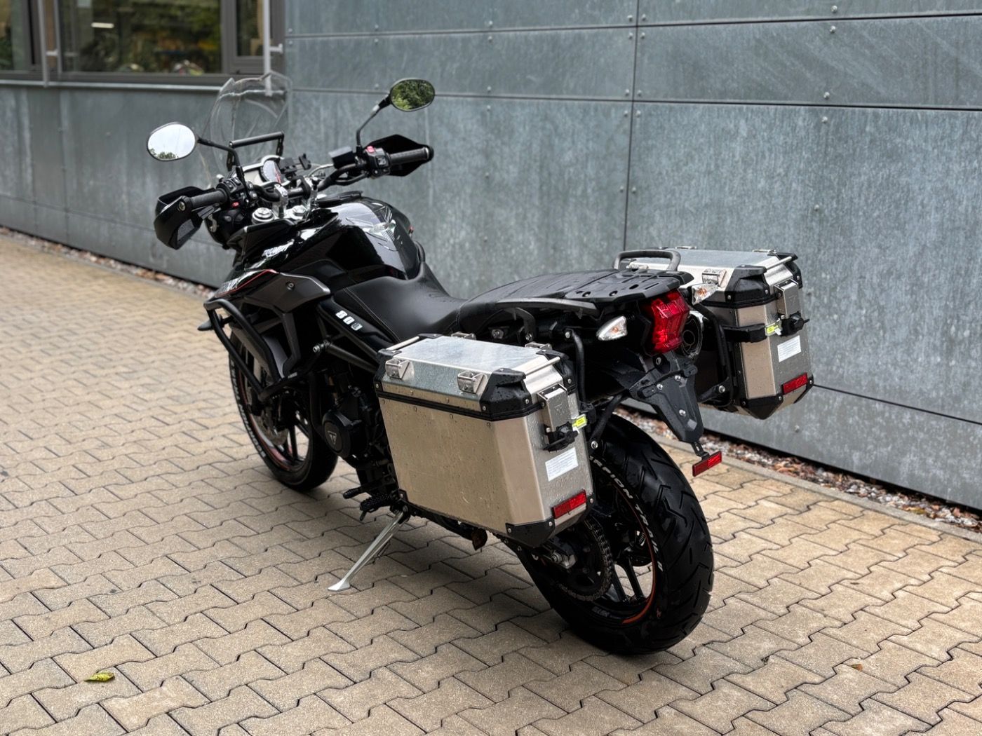 Fahrzeugabbildung Triumph Tiger XRX 800 Seitenkoffer