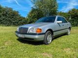 Mercedes-Benz W202 C220 - Mercedes-Benz C 220 mit Benzin-Antrieb: Limousine