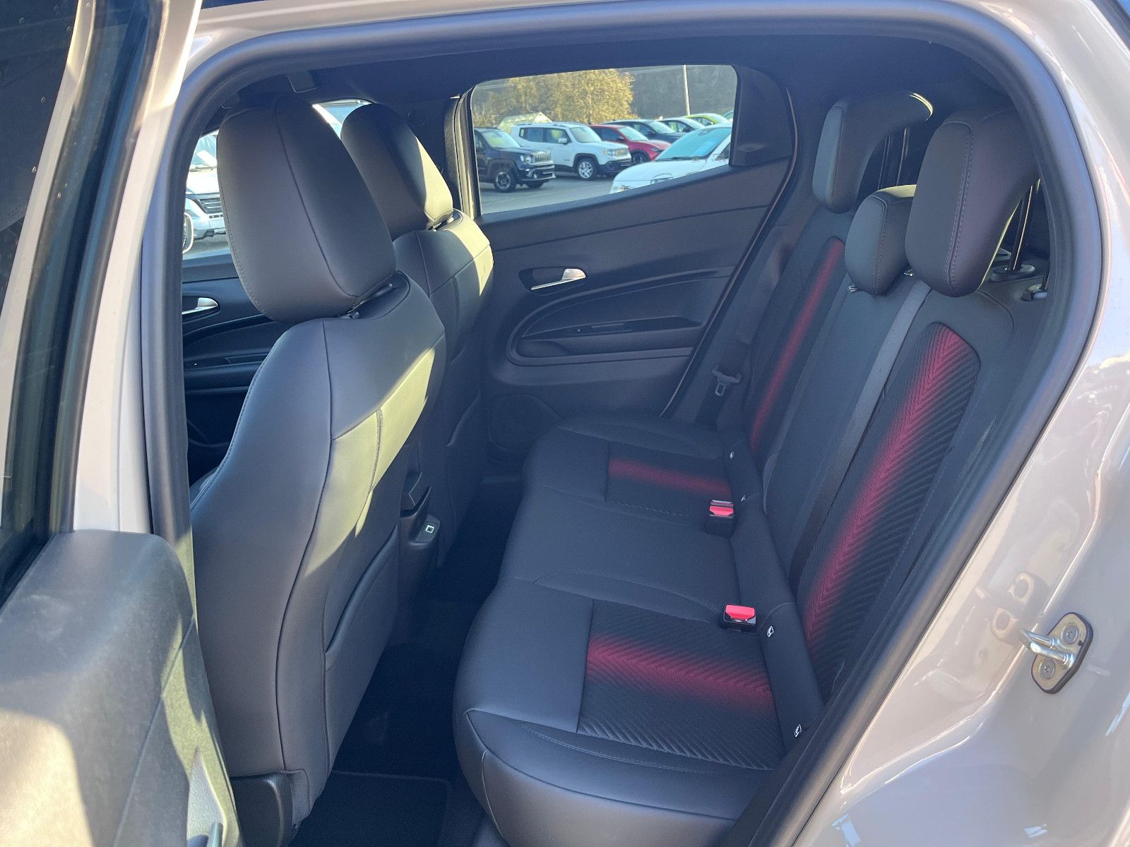 Fahrzeugabbildung Alfa Romeo Junior Ibrida 1.2 VGT 48V-Hybrid 107 kW Ti